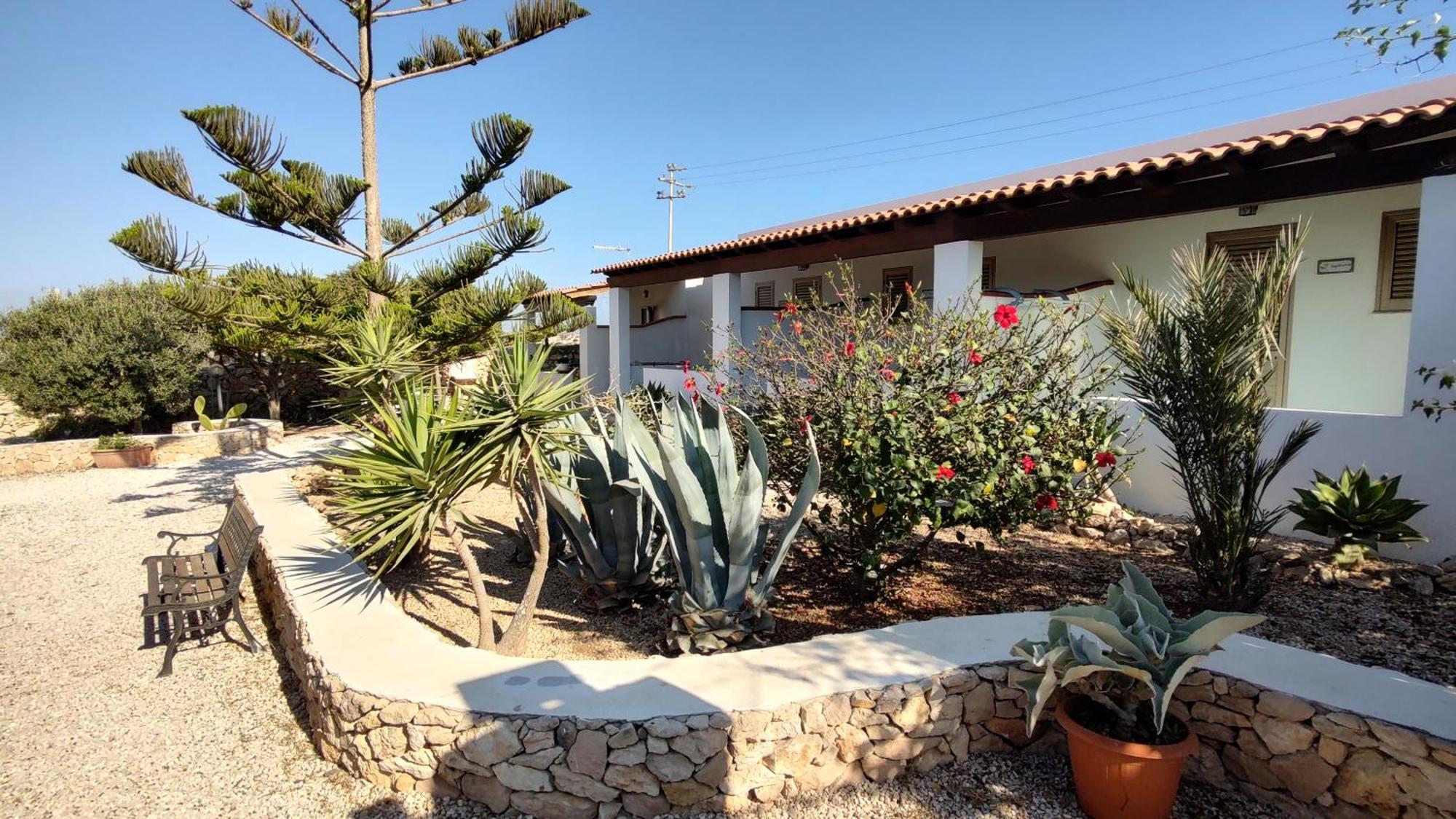 Lo Zodiaco Aparthotel Lampedusa Exterior photo